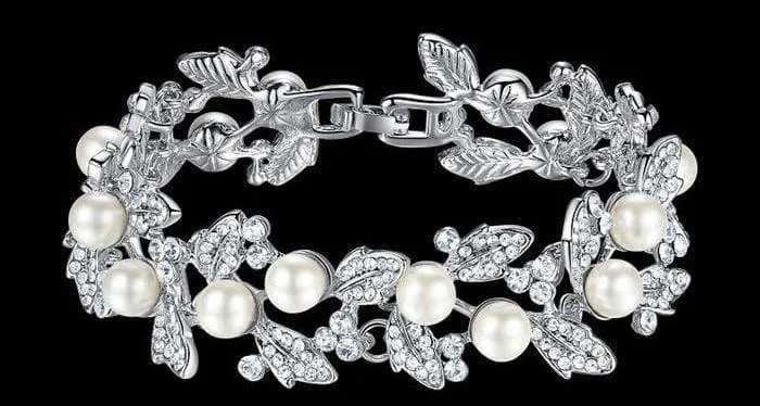 Elegant pearl bracelet cuff