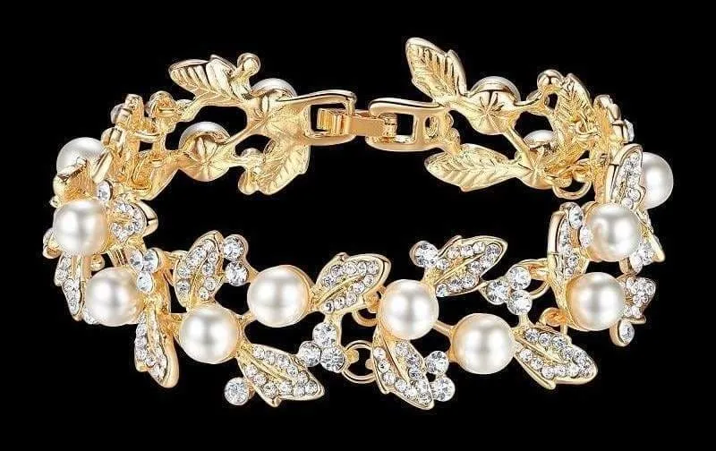 Elegant pearl bracelet cuff